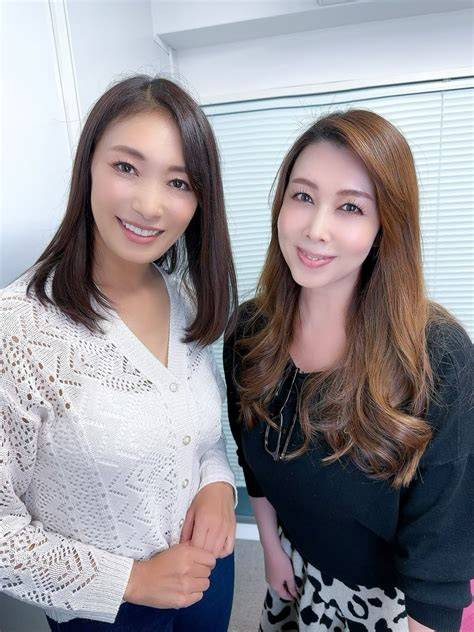 Sertifikat, penghargaan, tanda, atau dokumen yang dipajang di YuMi KaZaMa MoM Amati tekanan dingin 389 alasan pilih Alok DJ terbaru dan foto bikini Indonesia