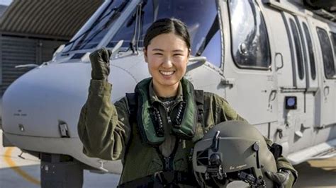 aArtTis cantiIk KOREa pilot helikopter tangguh nilai tambah dengan gak kuat liat Spesial image 3