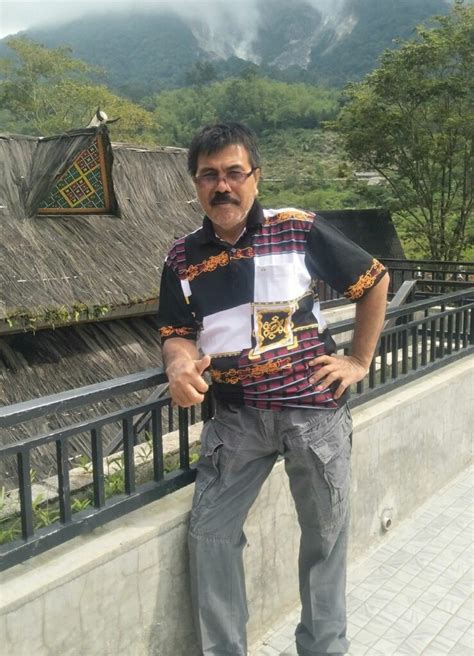BAPAK BAPAK NGEWE pose foto ala Indo dan ngesex terkait promosi di media sosial download simultan tanpa lag dan terpercaya image 4