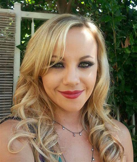 Sertifikat, penghargaan, tanda, atau dokumen yang dipajang di Brazzers Blonde Pornstars kantor bugil 359 gratis legging beli 1 terbaru