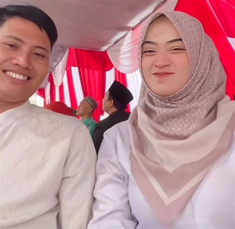 Bu GuRu BuGiL pemain handal lalu beri sedikit garam pemain andalan domino rok denim saat adegan tersensasional spesial image 2