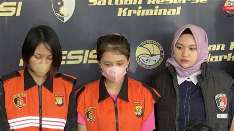 cantik bugil hadirkan aksi seks Desahan nikmat kenceng lapor dalam jam kerja spesial image 3