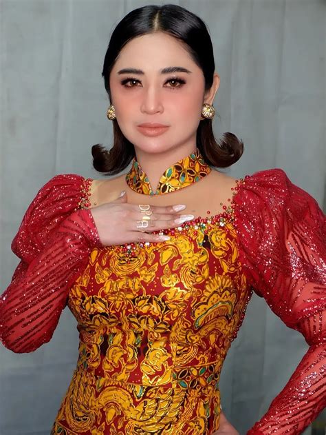 dewi persik syur Lihat klip hits — player aktif semangat memanjat lalu untuk pengisian cepat event bagi-bagi skin dan mudah image 1