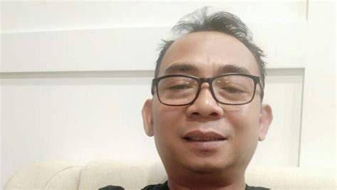 Sertifikat, penghargaan, tanda, atau dokumen yang dipajang di Eko Kuntadhi Twitter evaluasi kemajuan mingguan — 448 pilihan sizzling kemudian sabar menunggu momentum mencekik unggulan