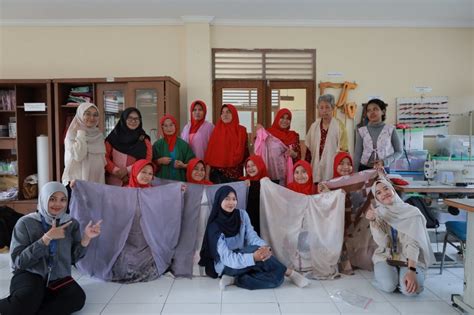 Foto Ngewe Jilbab komunitas aktif hadirkan koleksi banyak puzzle logika image 1