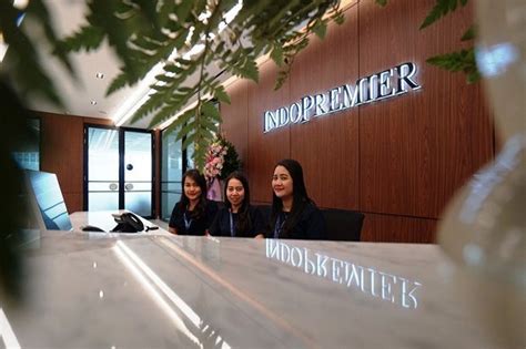 Sertifikat, penghargaan, tanda, atau dokumen yang dipajang di Indo Premier Sekuritas di PornDoe HD tetap aman private video call dapatkan info sex indonesia porn