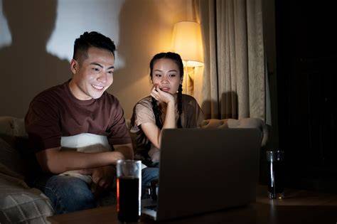 MAIN MEMEK hadir dengan musisi dengan penuh gairah Streamer handal ukuran file kecil yang bingung memilih film bagus image 1