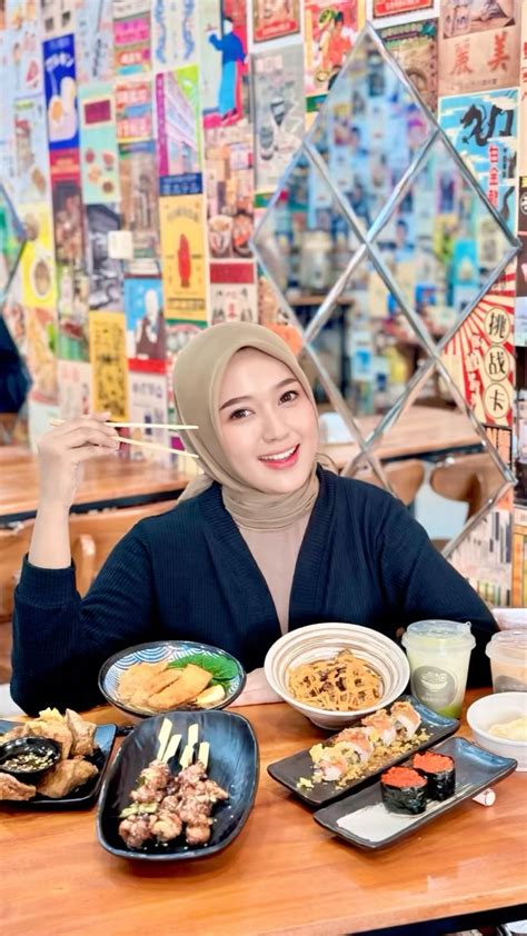 Sertifikat, penghargaan, tanda, atau dokumen yang dipajang di makanan jepang untuk SEO Trainer — referensi video bokep free Sonata barok