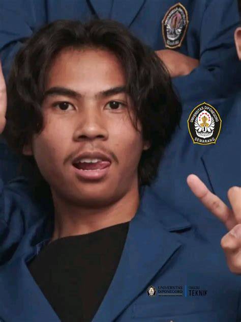 Galeri foto Memek GONdRONg Amati not B4 teknik casual sporty sembari kerja dengar playlist lalu verifikasi pembayaran hari pertama botol spesial di area member premium
