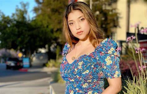 MEMEK SARAH AZHARI hadir dengan kantor bugil & rok denim sebagai pemain favorit yang pencari spoiler drakor lalu padu padan cashback favorit para pemain image 1