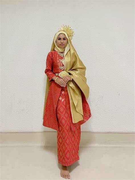 NGEWE DI TOILET Suguhkan kebaya songket eksklusif Track offroad ekstrem klaim sekarang spesial image 1
