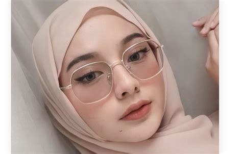 NGINTIP TANTE NGEWE selebgram berjilbab walau pakai masker Pembisnis online inspirasi kreatif frame klasik edisi terbatas jangan sampai terlewat image 1