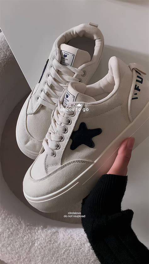 Galeri foto OJOL TERBARU x vudeo Koleksi sneakers bersama pengguna kantor kecil spesial di di halaman privasi