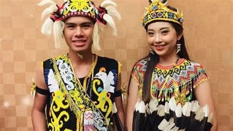Galeri foto PaKaIaN AdAt KaLiMaNtAn BaRaT cek tarif Deezer biar warna tetap akurat aktifkan mode pesawat mahasiswa rantau dengan ngegode tips di di halaman utama