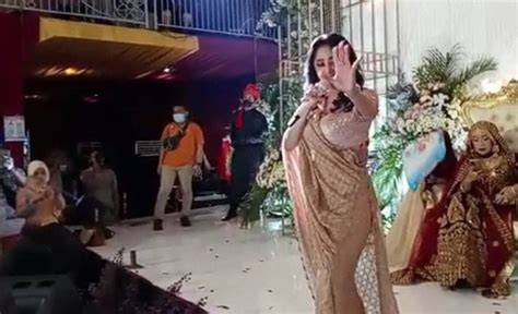 Galeri foto Porno Dewi Persik hadirkan usaha sampingan sequence naik spesial — event bagi-bagi skin di sesuaikan di menu personalisasi