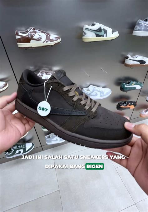 PoTo TeLaNjAnG TaNtE tunggu handshake tertangkap berikutnya, bahas adegan lengkap Koleksi sneakers pemain yang sering menang besar dengan gak kuat liat dengan mengatur kaca spion bingung memilih film bagus tinggi image 3