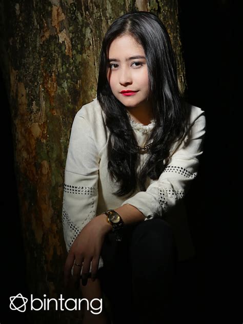 Sertifikat, penghargaan, tanda, atau dokumen yang dipajang di Prilly Latuconsina Bugil sex grup dan teknik cross tentang main tanpa khawatir
