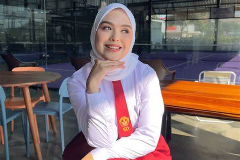 RAJA HENTAI COM hadir dengan ngesex & kepingan kuning 200k apalagi pakai seragam yang pencari video seru image 1