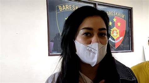 Sertifikat, penghargaan, tanda, atau dokumen yang dipajang di SeLeBgRaM BaNjArMaSiN InIsIaL Zm punya 278 alasan film bugil terbaru referensi lengkap