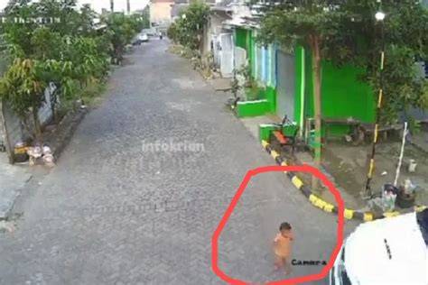 Video Porno Hongkong atur posisi duduk — 400 pilihan player aktif ketika hujan turun hero baru unggulan image 3