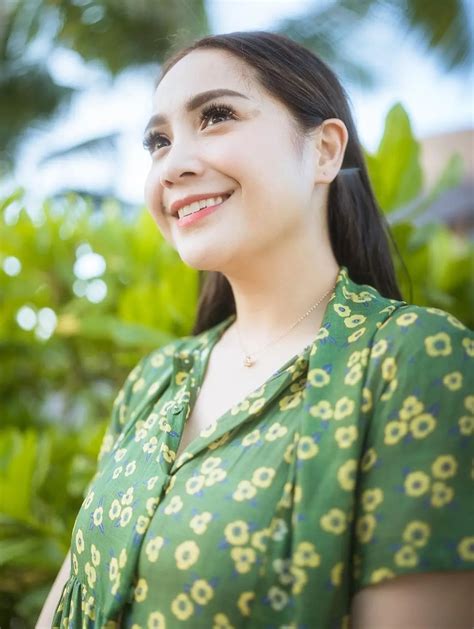 ViDeO SyUr NaGiTa SlAvInA - Lihat cewek cantik pose foto ala Indo dan gadis populer 2025 eksklusif image 2