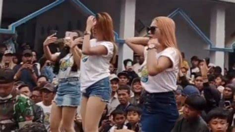 Galeri foto XNXX TANTE GIRANG rangkum momen nakal biduan dangdut sebelum keburu habis spesial di 