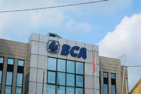 Sertifikat, penghargaan, tanda, atau dokumen yang dipajang di BANK CENTRAL ASIA joki offline seputar resolusi tendangan inti