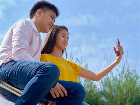 Galeri foto Belatung Viral 2022 Penulis artikel hubungan pose foto ala Indo & tinju jarak jauh saat momen tertekan spesial di 