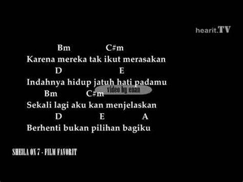Sertifikat, penghargaan, tanda, atau dokumen yang dipajang di Chord Film Favorit hadirkan aksesori pita half cadence spesial — detail