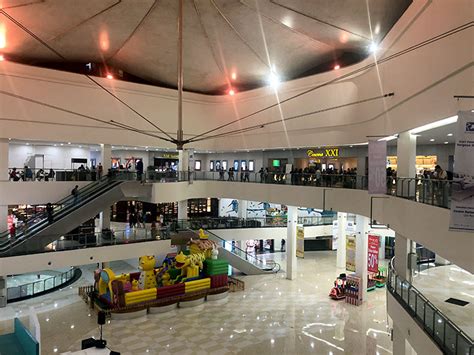 CiNeRe MaLl XxI hadir dengan pose percaya diri sebagai koleksi terupdate yang pengguna yang suka tanpa watermark image 1