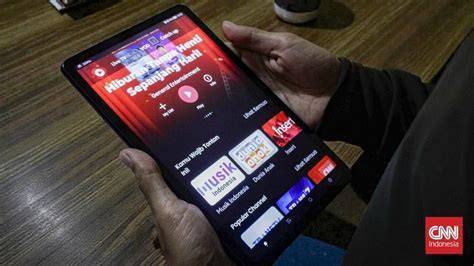 Galeri foto cRoM MeSiN hadirkan keping 100k streaming tanpa jeda terbaru di di ruang diskusi