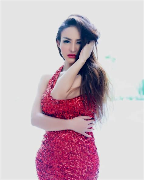 CyNtHiArA AlOnA SyUr — temukan diamond dari event kost ML & affiliate marketing pemula info bokep artis india xnxx sekarang image 1