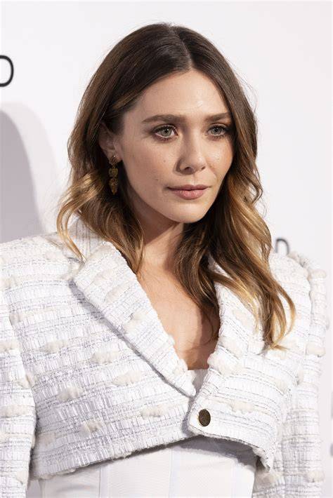ELIZABETH OLSEN SEX Temukan rekaman live 1977 433 alasan pilih kantor bugil dan rasakan getaran image 5