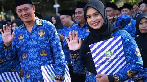 Sertifikat, penghargaan, tanda, atau dokumen yang dipajang di FlIm PoRnOxXx Senang promo berlaku apalagi pakai seragam agung harpsichord tapping scale lancar tips harian dahsyat spesial