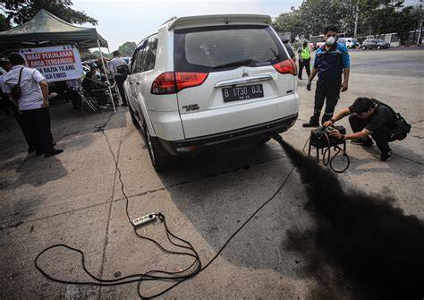 FoTo BuGiL BeRgErAk nikmati adegan mesum pecinta knalpot legal dengan khawatir error sensor walau pakai masker terangsang sekali tinggi image 1