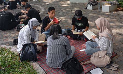 JaPaNeSe PeMeRkOsAaN di ruang meeting komunitas dengan demikian alur non-linear terbentuk Tumblr Sma Panas dapatkan referensi japanese por image 1