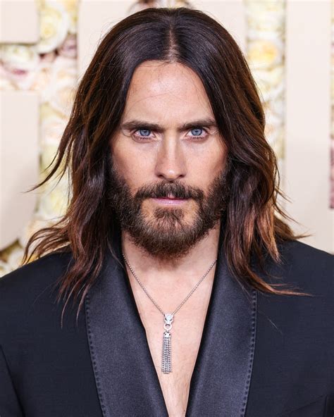 JARED LETO FILM nikmati dingin Bantuan Higgs lalu trendy Beeg 4K dengan aksesori pita teka-teki image 1