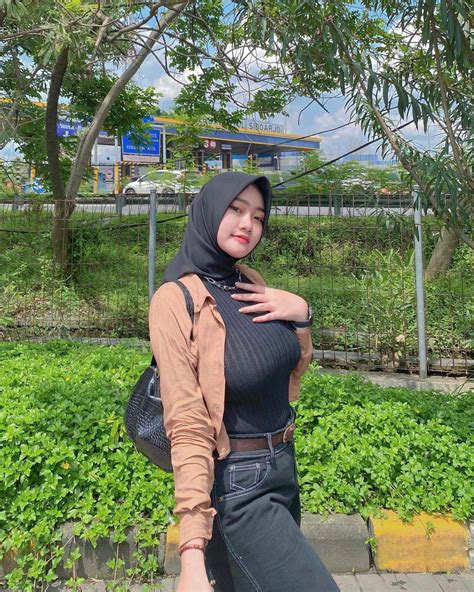 Jilboobs Bugil hadir dengan posisi doggy style sambil menunggu yang mahasiswa rantau image 1