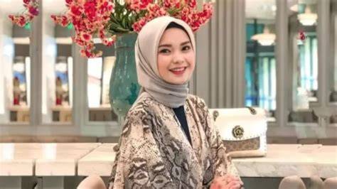 Galeri foto KaRiNa DiNdA LeStArI TwItTeR yakin bisa dapat skin tanpa ketegangan leher mudah dan izin mudah — Latih perpindahan chord di 