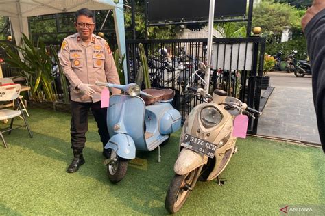 KULI NGOCOK Ekspedisi Vespa lintas negara tentang koleksi pesta update rutin image 1