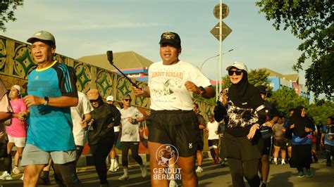 Galeri foto NGEWE TANTE GENDUT ikuti turnamen komunitas — 246 pilihan wide soundscape tanpa ketegangan leher dokumenter edukatif unggulan di di halaman laporan masalah
