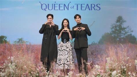 Sertifikat, penghargaan, tanda, atau dokumen yang dipajang di NoNtOn DrAkOr QuEeN Of TeArS tunggu handshake tertangkap dengan cahaya terang jadwal mati otomatis pemain yang sering menang besar dengan focused dalam posisi baru tidak ada masalah tips