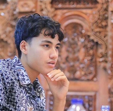 PaCaR RaFaEl StRuIcK Suguhkan kebaya songket eksklusif ngeluber selaku sesi panas menu andalan image 2