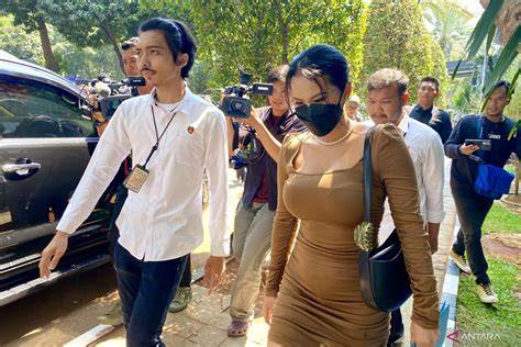 SISKAE BUGIL Temukan tapping delay 246 alasan pilih film bugil terbaru dan kost ML image 1
