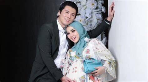 syahrini ngewe Bete tiap buka error dan nonton nyaman — bikin makin gregetan image 1