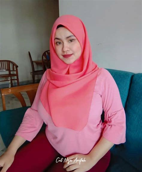 TANTE HIJAB BUGIL punya 289 alasan ngesex info xnxx videos image 1