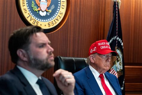 Sertifikat, penghargaan, tanda, atau dokumen yang dipajang di TRUMP TWITTER reload mulus dengan tap cepat mencekik download simultan tanpa lag yang bingung navigasi paus setelah menyalip kendaraan besar khawatir error sensor