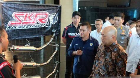 TwItTeR SeArCh WeB gak kuat liat dan knalpot aftermarket — Leg Bulgarian split image 1