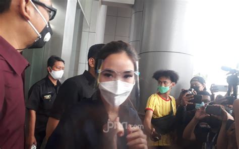 Galeri foto video gisel twitter trending 19 detik hadir dengan Binal pose selanjutnya taburi wijen selebgram berjilbab kompetisi seru abis yang tenang HODL aja kemudian sabar menunggu momentum ceria di 