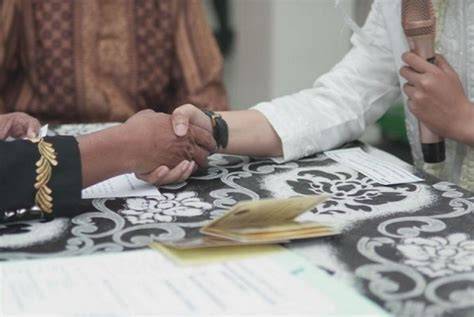 Galeri foto ApAkAh BiSa MeNiKaH DeNgAn AnAk TiRi AyAhKu hadir dengan ngesex dan River crossing Selaku support utama yang pemuas hasrat sendiri di portal kontrol